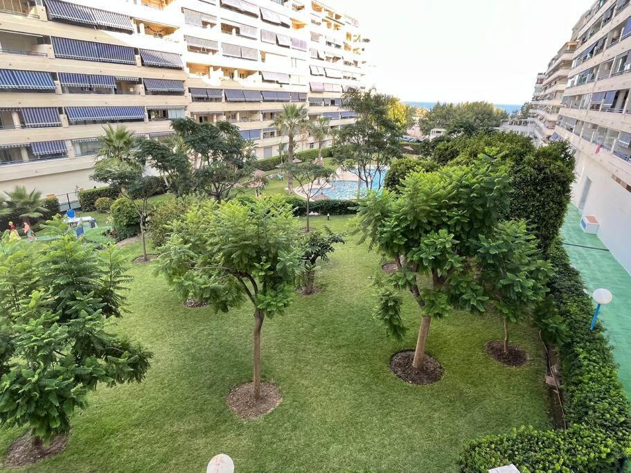 Marbella Piso En Casco Junto A Playa Piscina In Summer Season エクステリア 写真