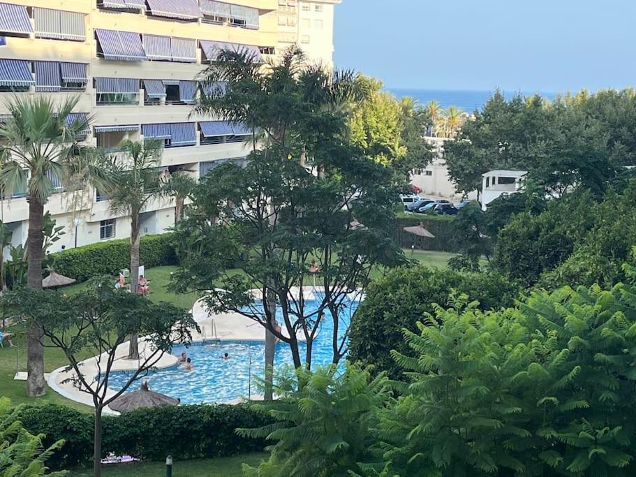 Marbella Piso En Casco Junto A Playa Piscina In Summer Season エクステリア 写真