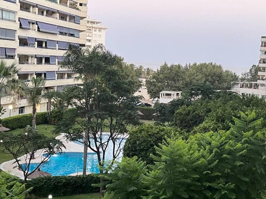 Marbella Piso En Casco Junto A Playa Piscina In Summer Season エクステリア 写真